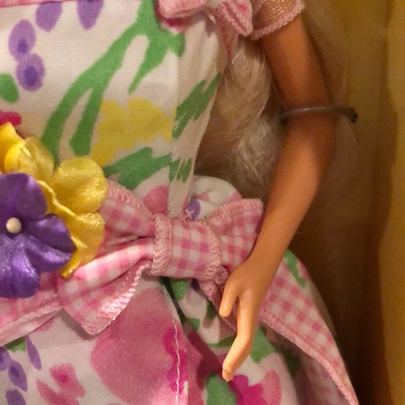 CRAZY SALE!!!! Spring petal Barbie - Picture 6 of 6